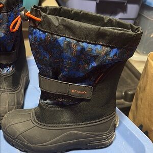 Columbia winter boots size 4 kids